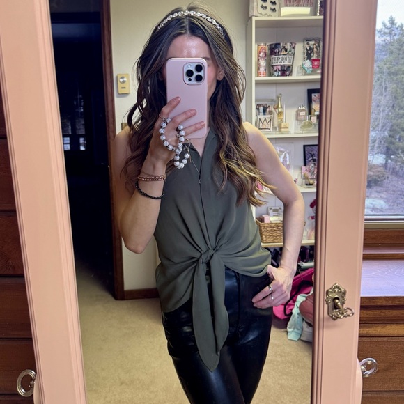 Express Collared Button-Down Tie-Front Top - Picture 4 of 7